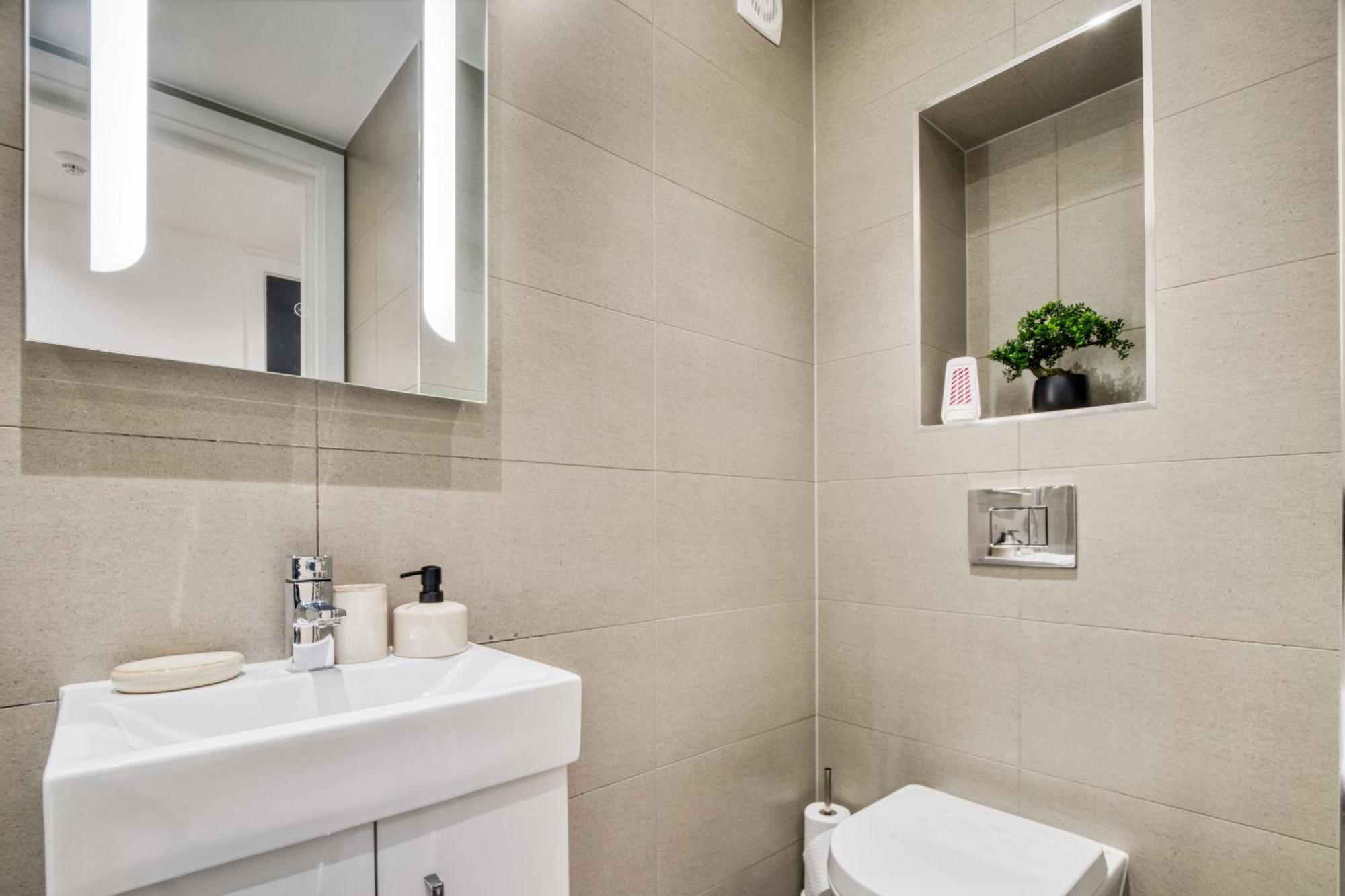 Apartament A Vibrant 2 Bed & 2 Bath In Old Street Zone 1