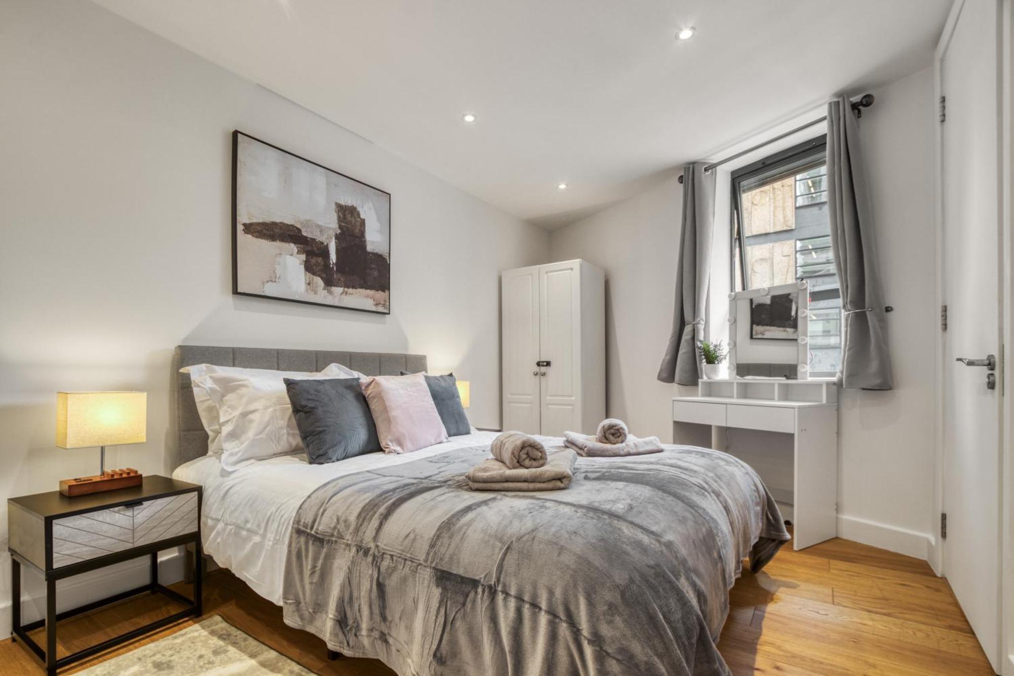 A Vibrant 2 Bed & 2 Bath In Old Street Zone 1 Apartament Londra
